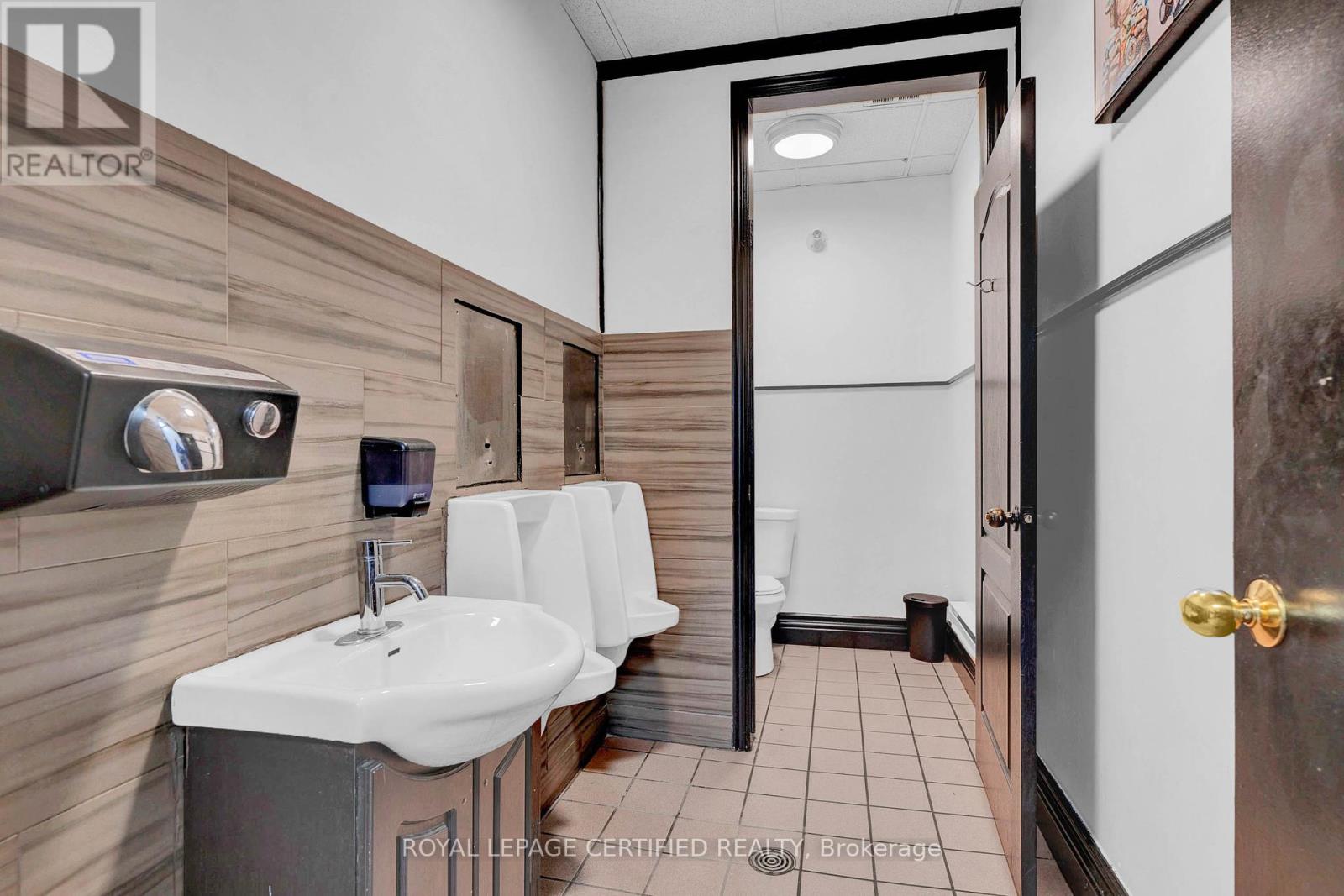 5025 Steeles Avenue W, Toronto (Humber Summit), Ontario  M9L 2X1 - Photo 18 - W12398489