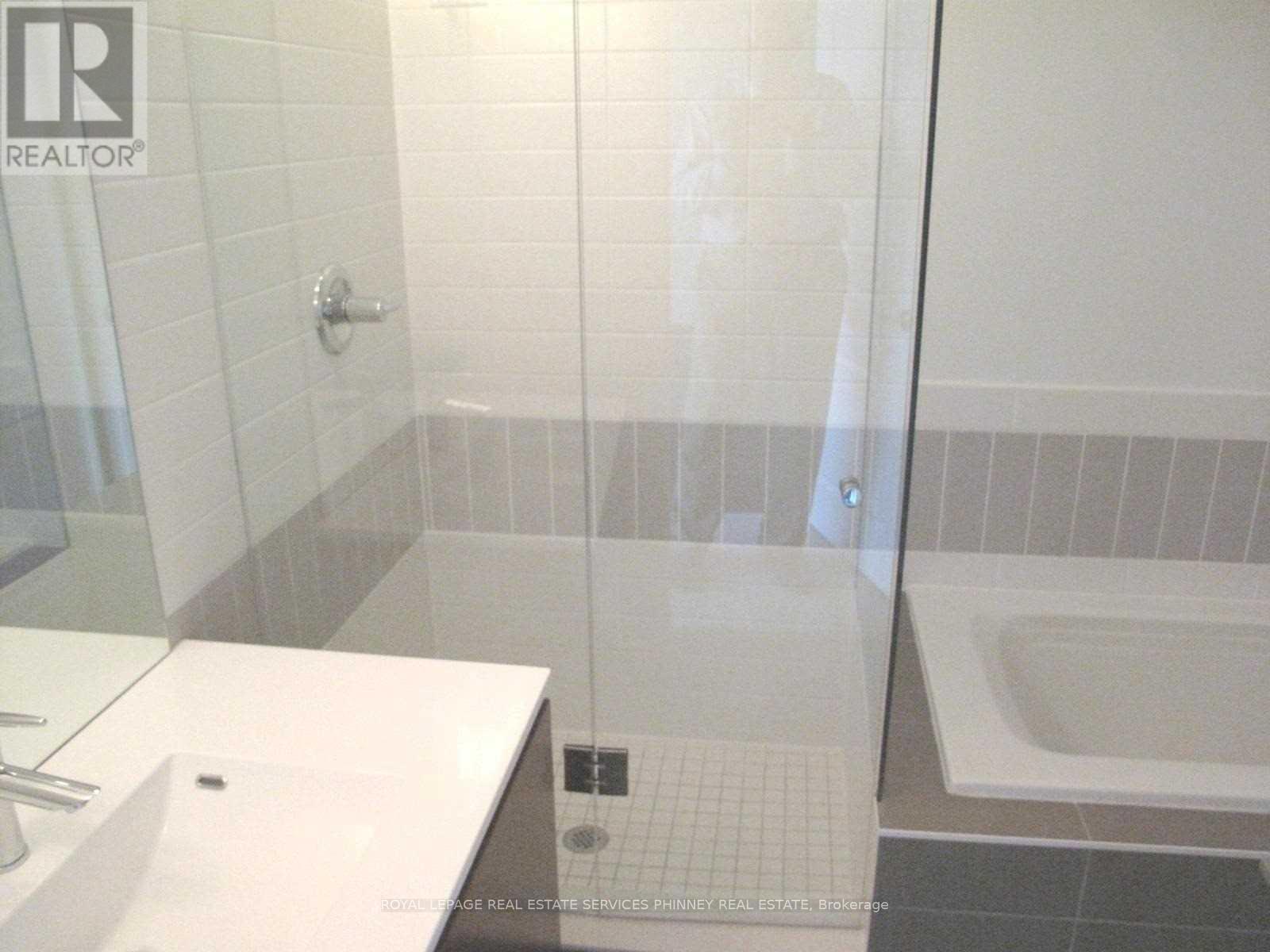 1606 - 1 Hurontario Street, Mississauga, Ontario  L5G 3G8 - Photo 6 - W12398510