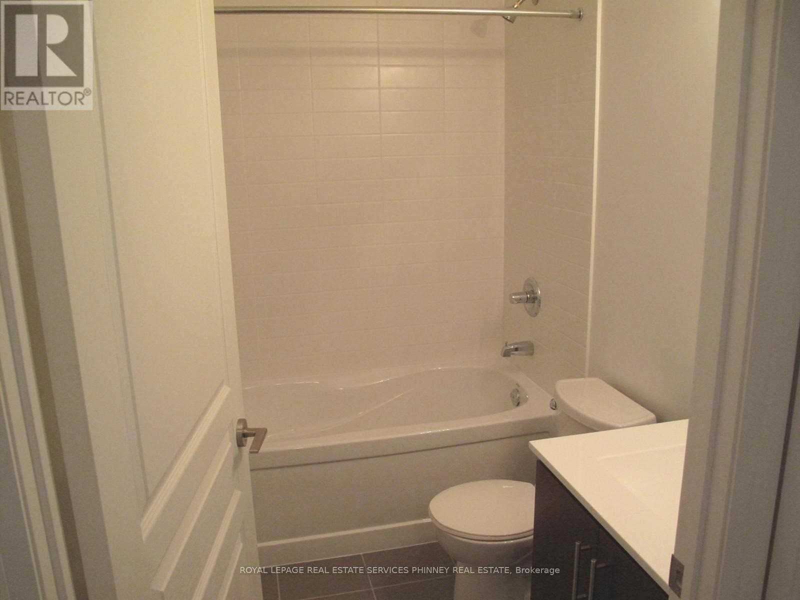 1606 - 1 Hurontario Street, Mississauga, Ontario  L5G 3G8 - Photo 7 - W12398510