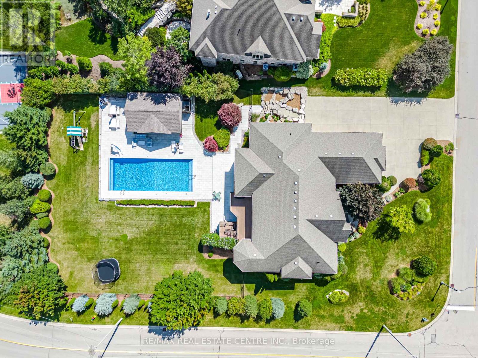 86 Canters Close, Kitchener, Ontario  N2C 2R3 - Photo 1 - X12376016