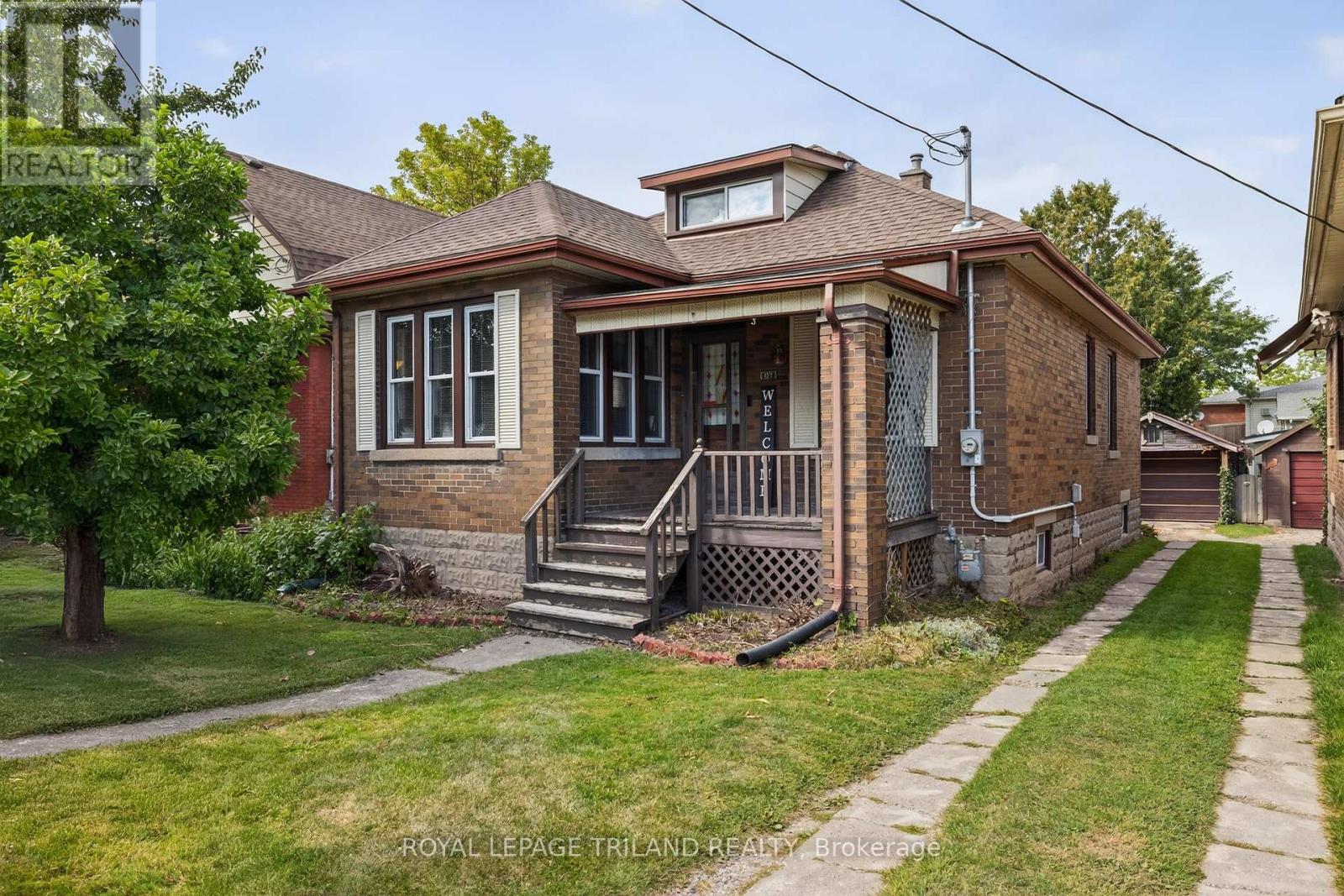 137 Redan Street, St. Thomas, Ontario  N5P 1V6 - Photo 2 - X12398580