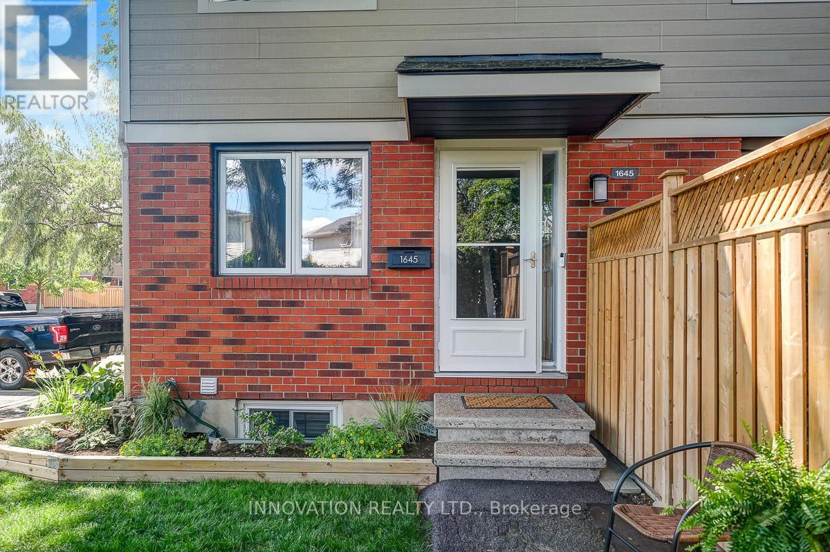 1645 Du Sommet Place, Ottawa, Ontario  K1C 4Z9 - Photo 3 - X12398573