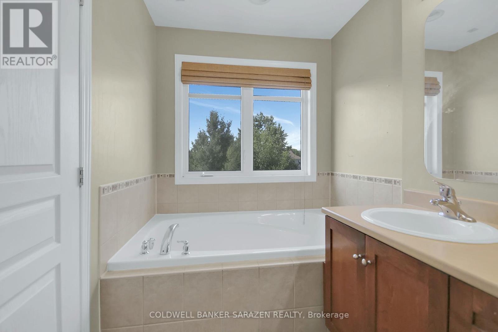286 Parkin Circle, Ottawa, Ontario  K1T 4G8 - Photo 27 - X12398576