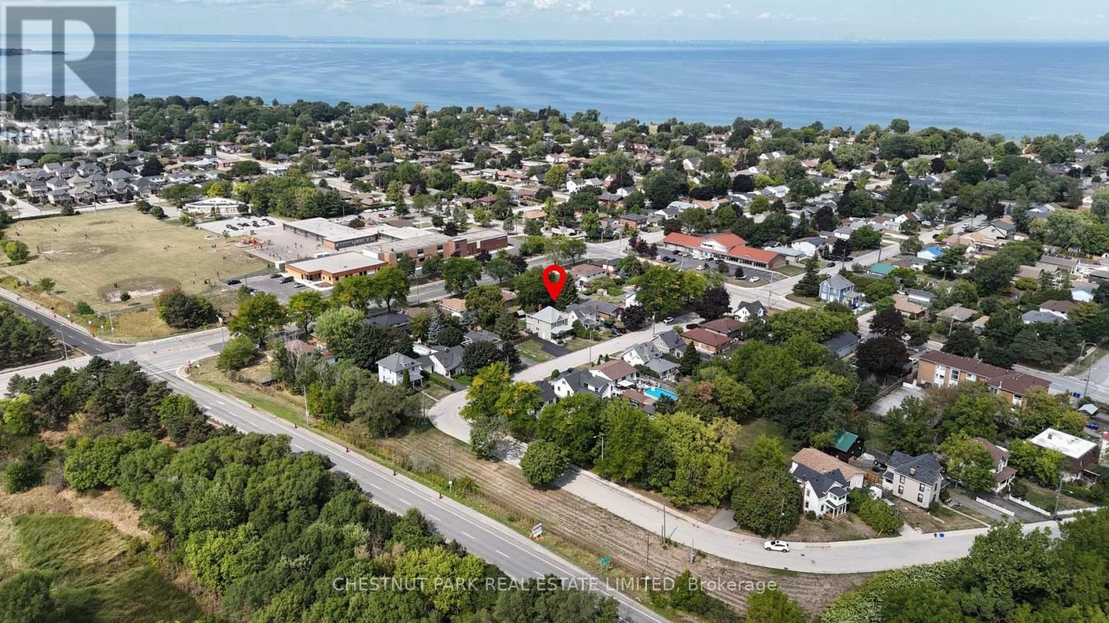 11 Fairview Road, Grimsby (Grimsby Beach), Ontario  L3M 3L1 - Photo 10 - X12398419