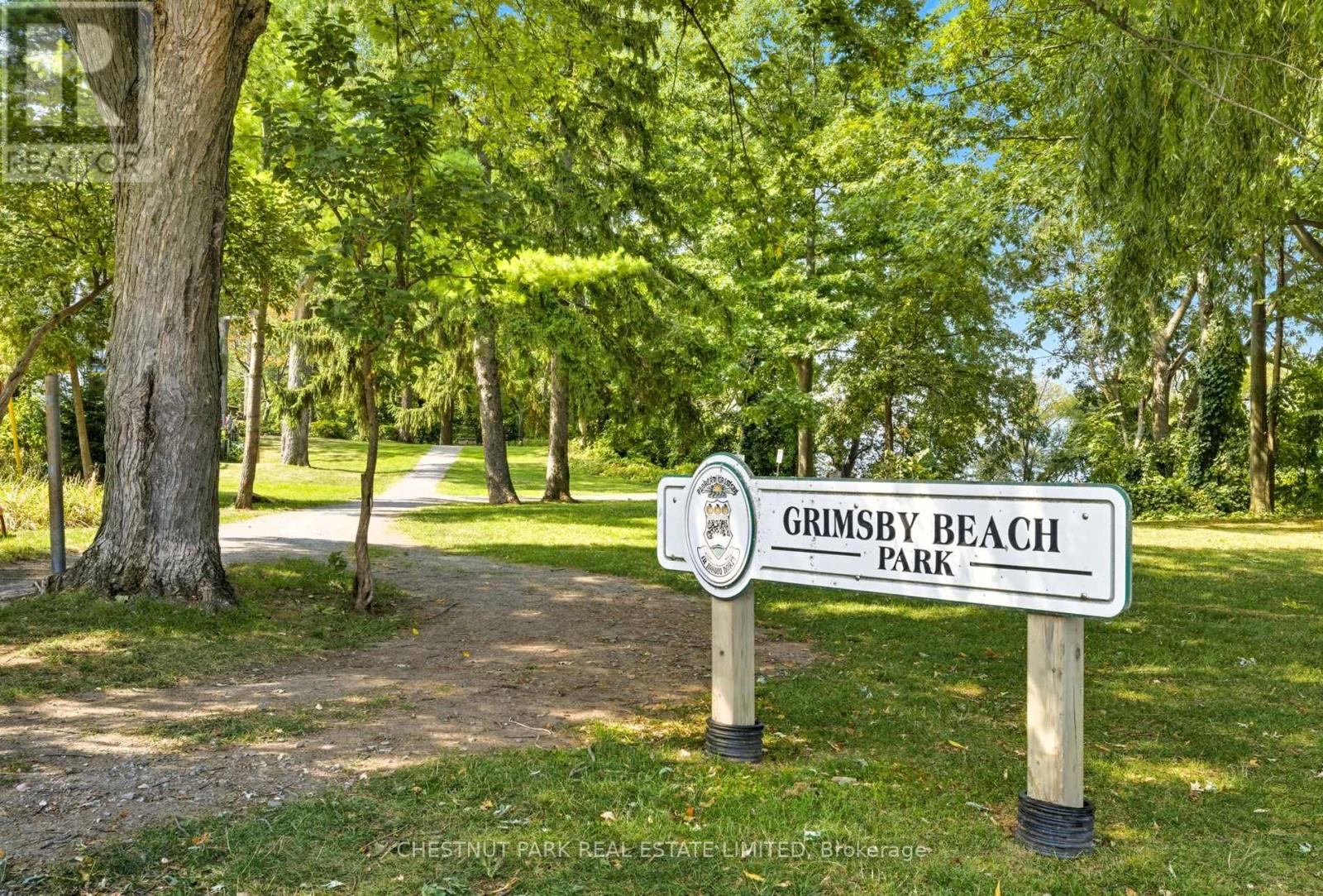 11 Fairview Road, Grimsby (Grimsby Beach), Ontario  L3M 3L1 - Photo 2 - X12398419