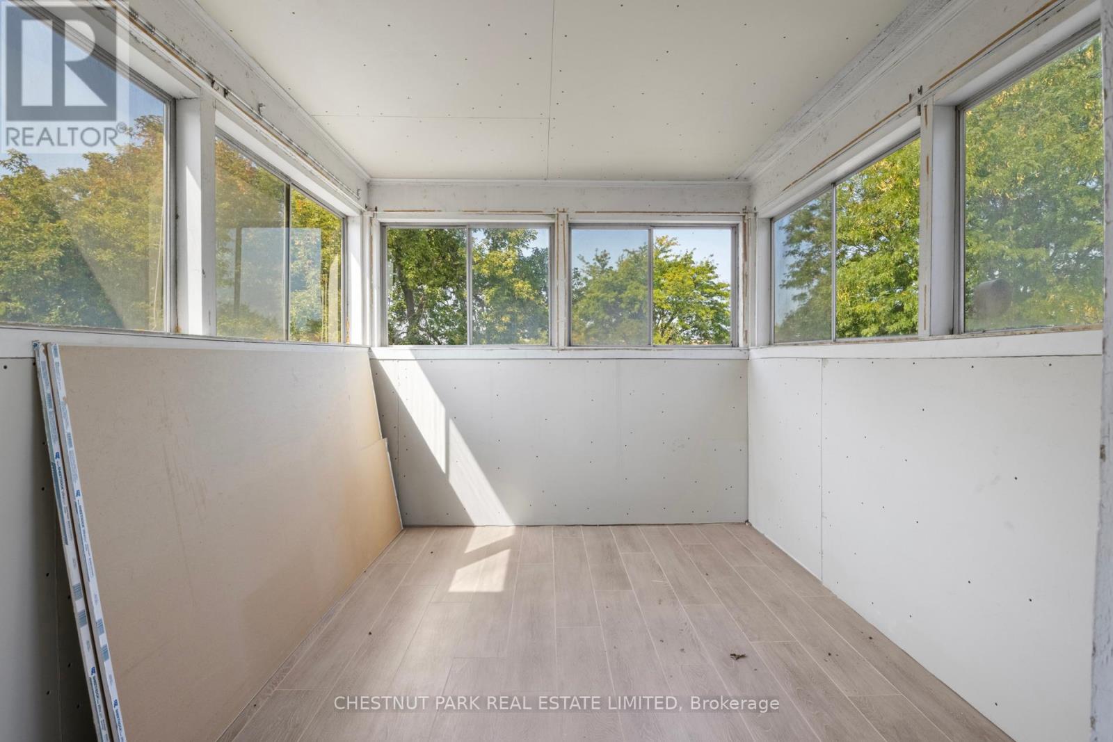 11 Fairview Road, Grimsby (Grimsby Beach), Ontario  L3M 3L1 - Photo 39 - X12398419