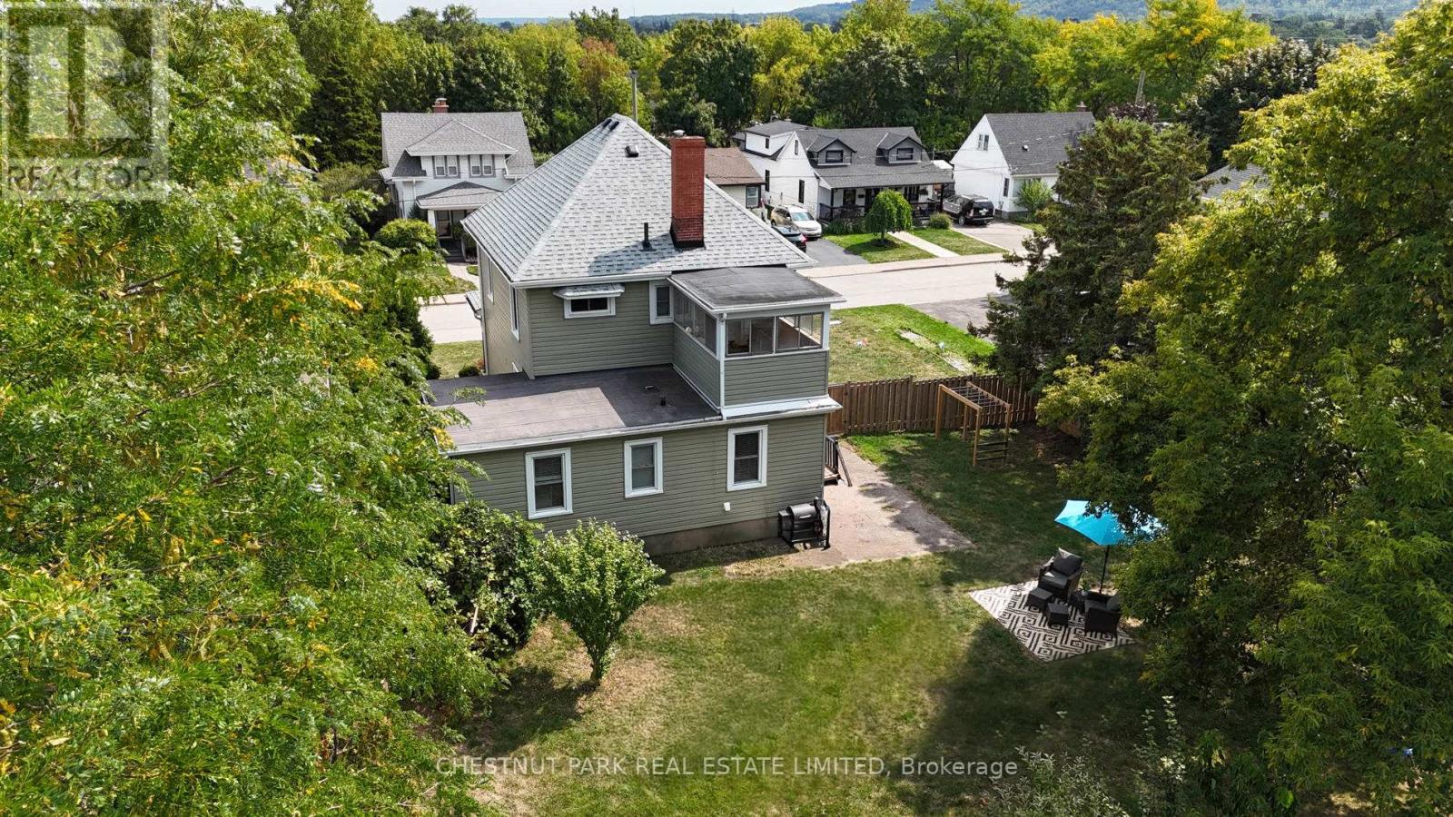 11 Fairview Road, Grimsby (Grimsby Beach), Ontario  L3M 3L1 - Photo 43 - X12398419