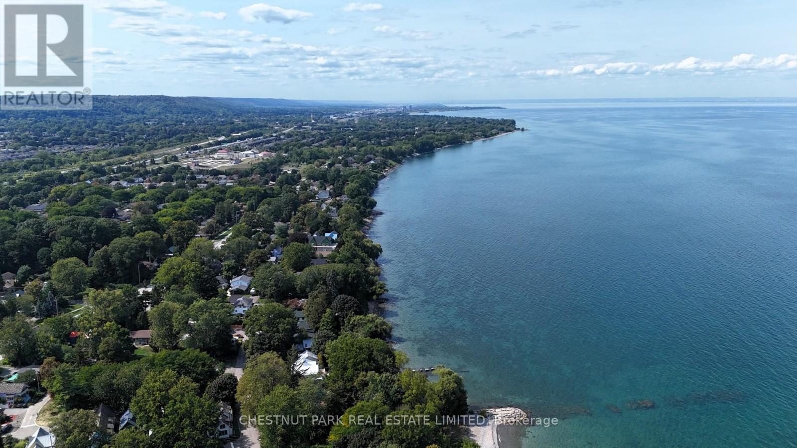 11 Fairview Road, Grimsby (Grimsby Beach), Ontario  L3M 3L1 - Photo 8 - X12398419