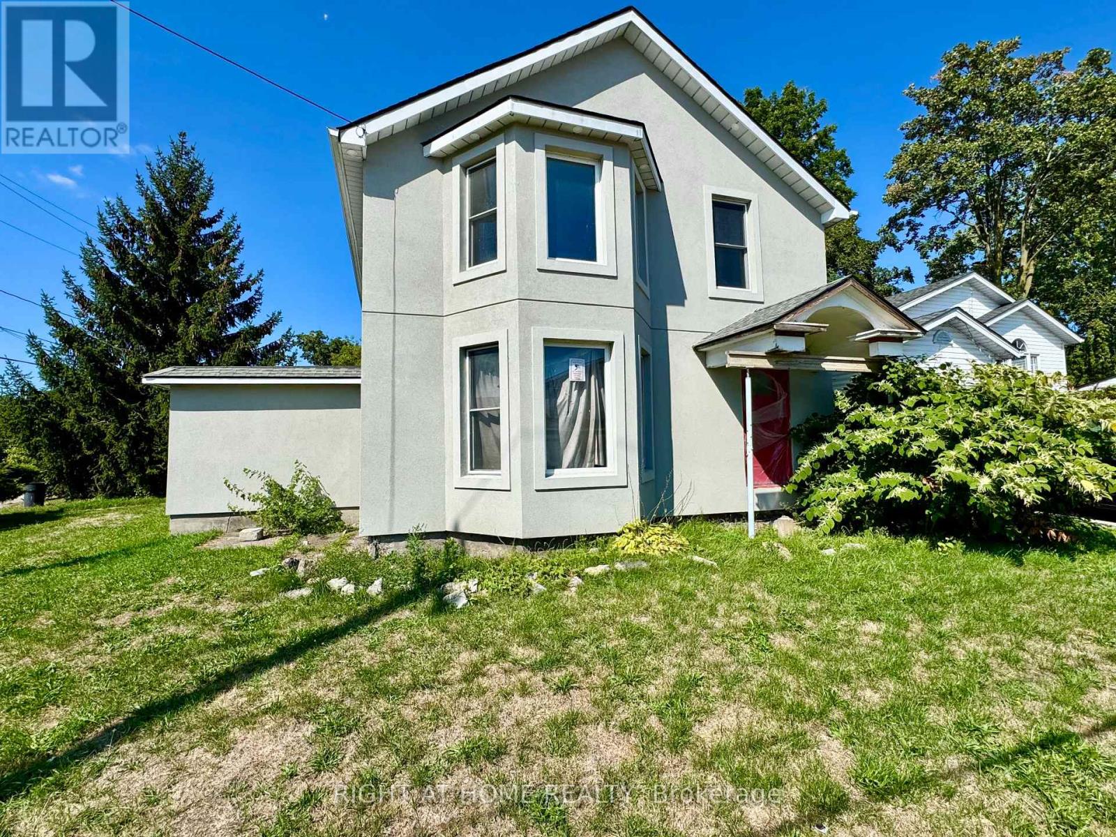 144 Waterloo Street, Fort Erie, Ontario  L2A 3K2 - Photo 2 - X12398420