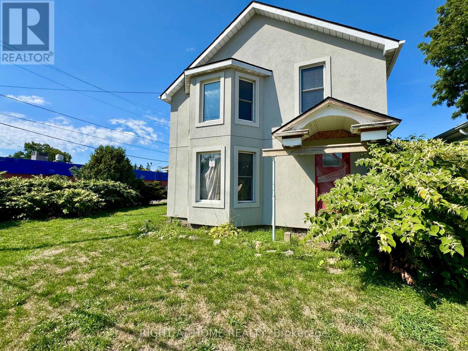 144 Waterloo Street, Fort Erie, Ontario  L2A 3K2 - Photo 3 - X12398420