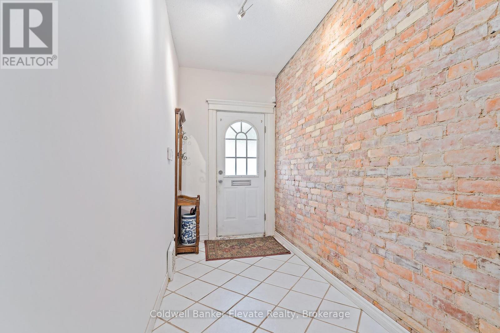27 Tisdale Street N, Hamilton, Ontario  L8L 5M3 - Photo 4 - X12398477