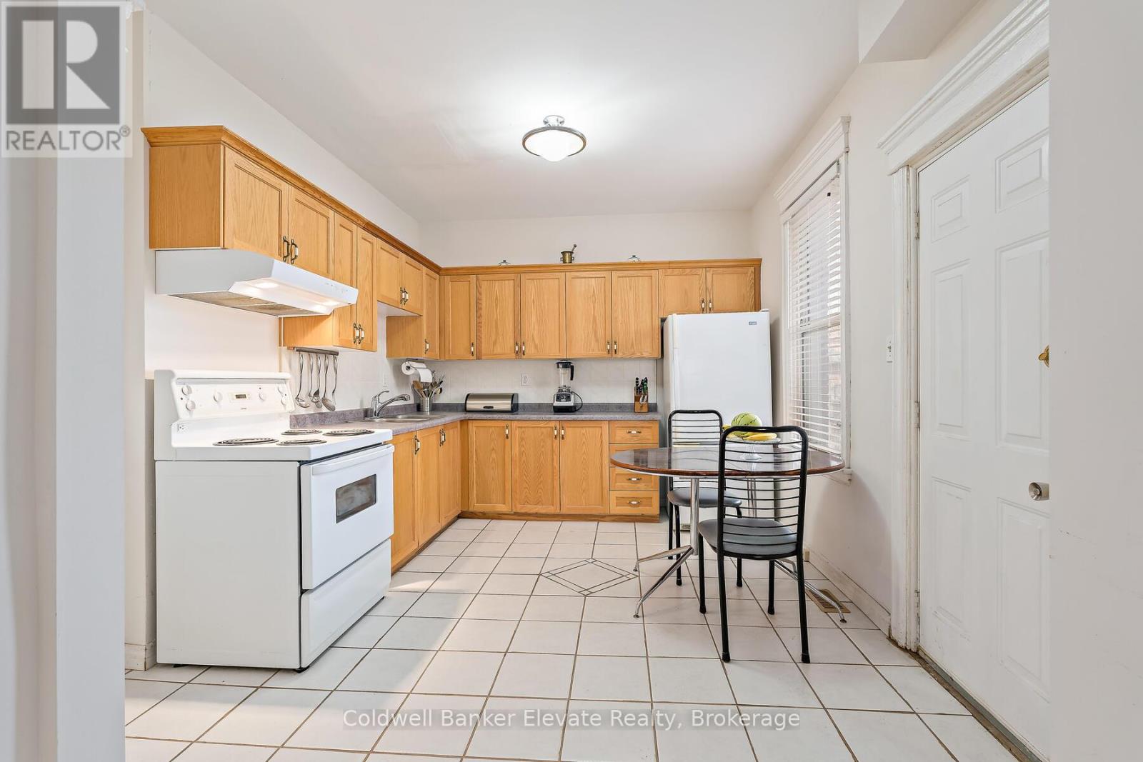 27 Tisdale Street N, Hamilton, Ontario  L8L 5M3 - Photo 6 - X12398477