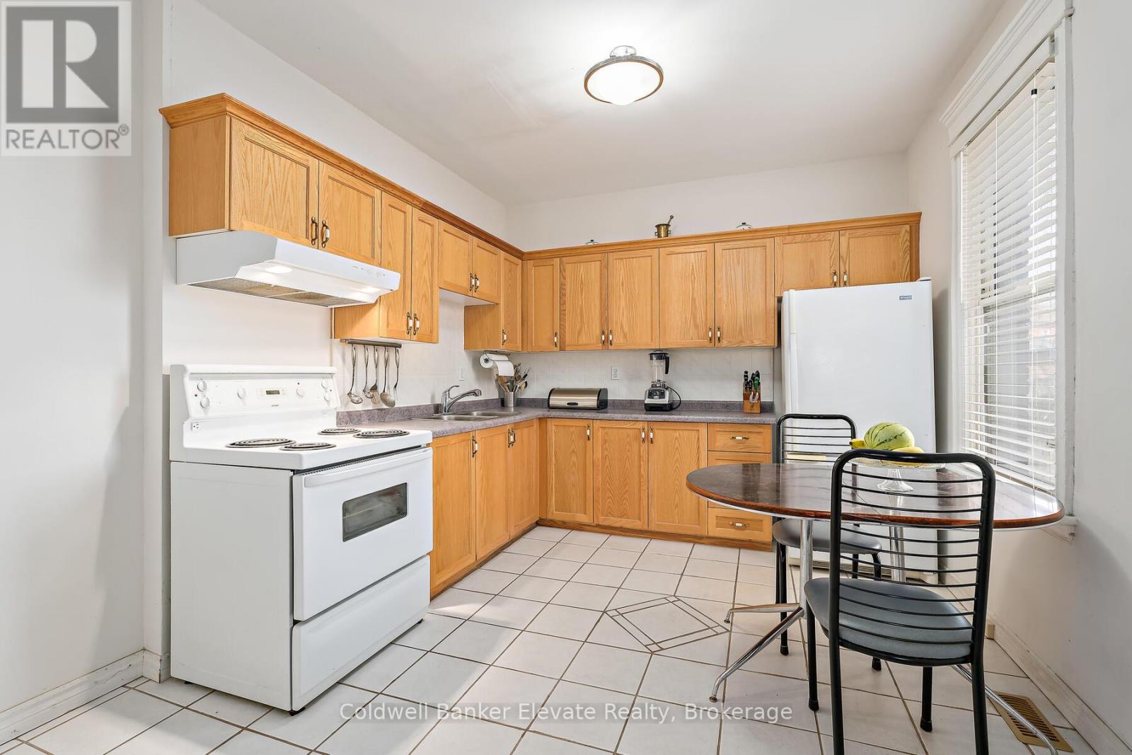 27 Tisdale Street N, Hamilton, Ontario  L8L 5M3 - Photo 7 - X12398477