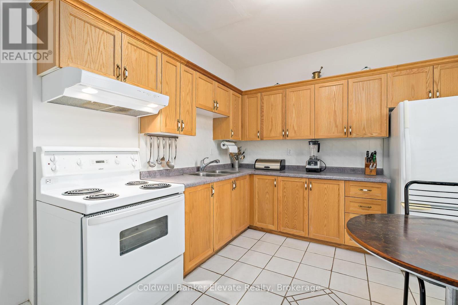 27 Tisdale Street N, Hamilton, Ontario  L8L 5M3 - Photo 8 - X12398477