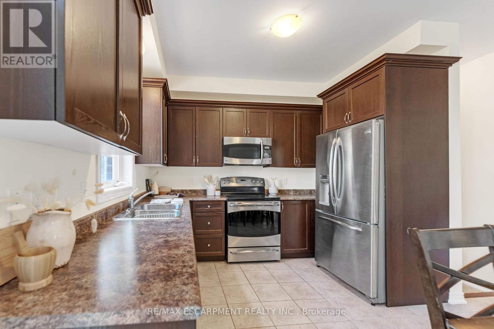 36 Connell Crescent, Hamilton, Ontario  L9C 0C8 - Photo 10 - X12398481