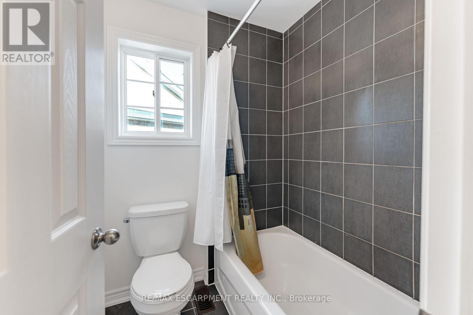 36 Connell Crescent, Hamilton, Ontario  L9C 0C8 - Photo 24 - X12398481