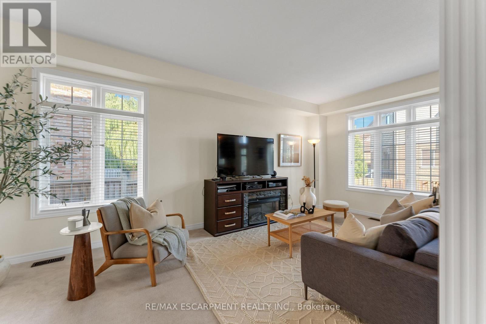 36 Connell Crescent, Hamilton, Ontario  L9C 0C8 - Photo 7 - X12398481