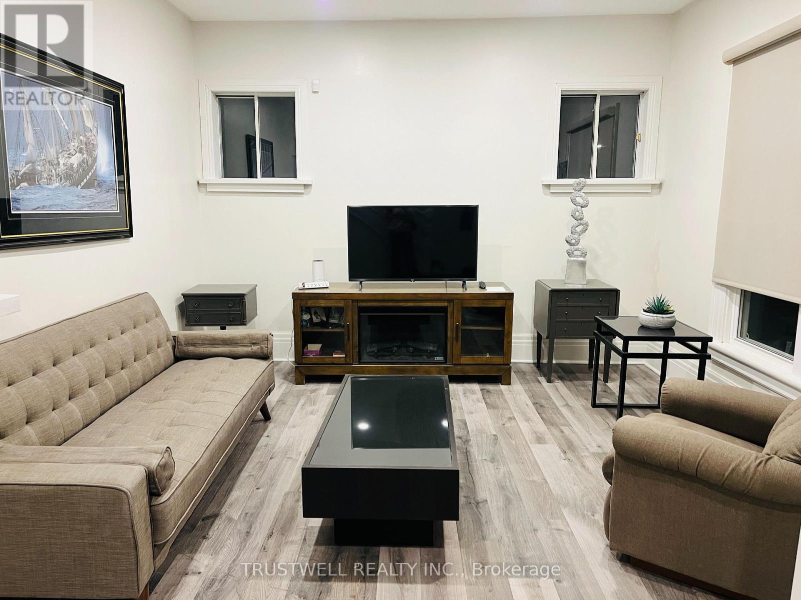 4746 Lovell Place, Niagara Falls, Ontario  L2E 3T1 - Photo 2 - X12398482