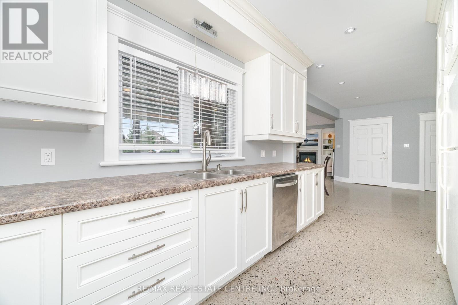 86 Canters Close, Kitchener, Ontario  N2C 2R3 - Photo 32 - X12376016