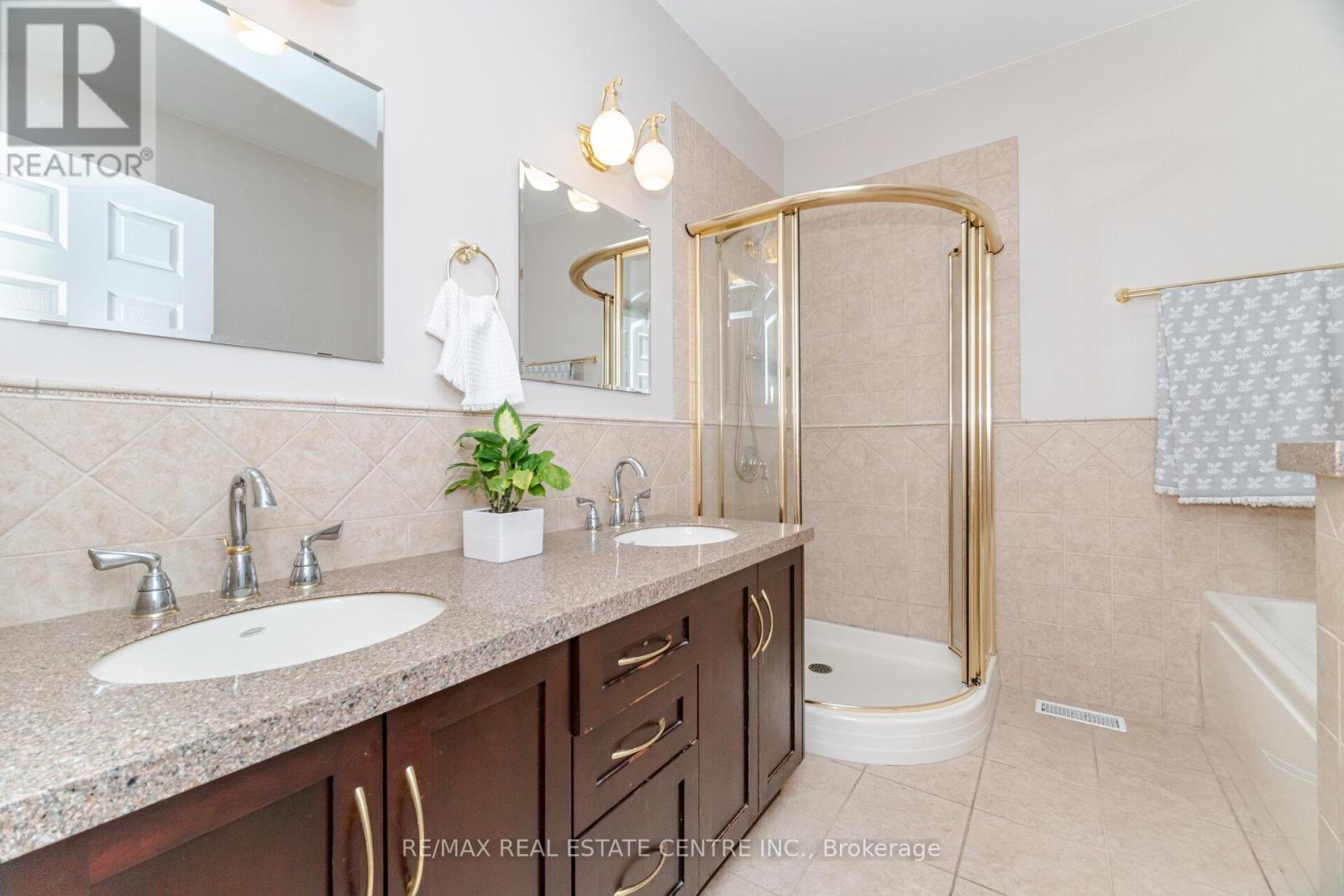 86 Canters Close, Kitchener, Ontario  N2C 2R3 - Photo 27 - X12376016