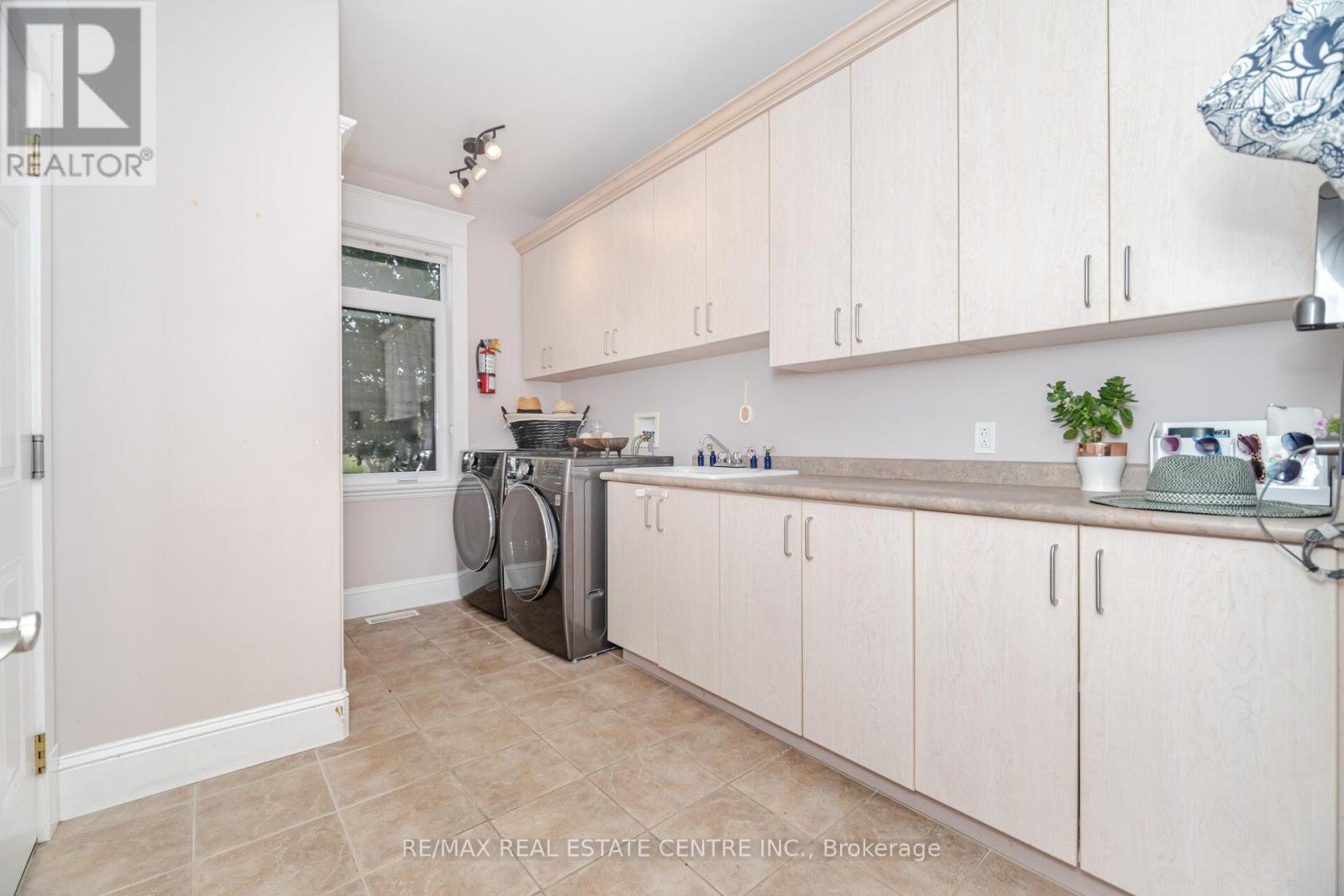 86 Canters Close, Kitchener, Ontario  N2C 2R3 - Photo 29 - X12376016