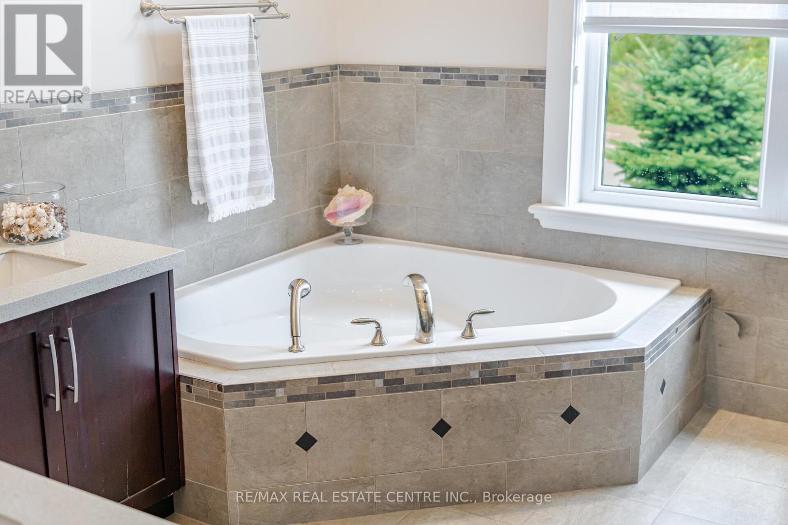 86 Canters Close, Kitchener, Ontario  N2C 2R3 - Photo 22 - X12376016