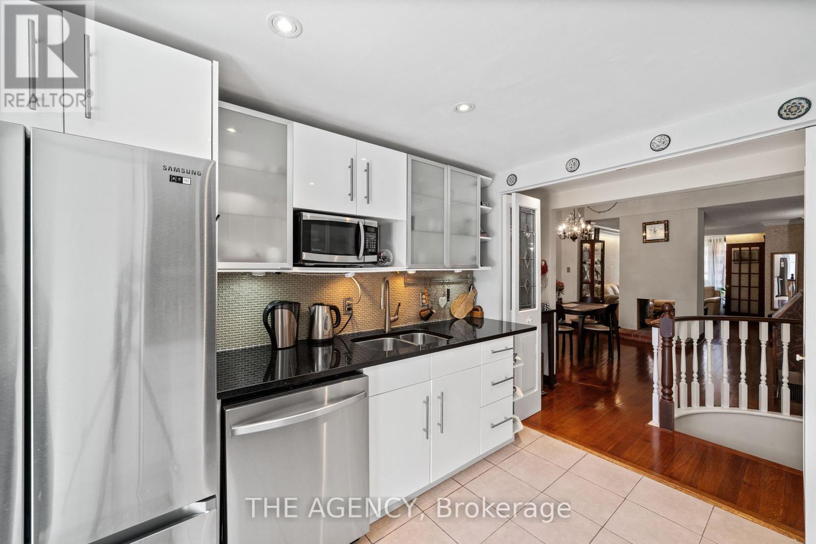 111 Seaton Street, Toronto, Ontario  M5A 2T2 - Photo 11 - C12398542