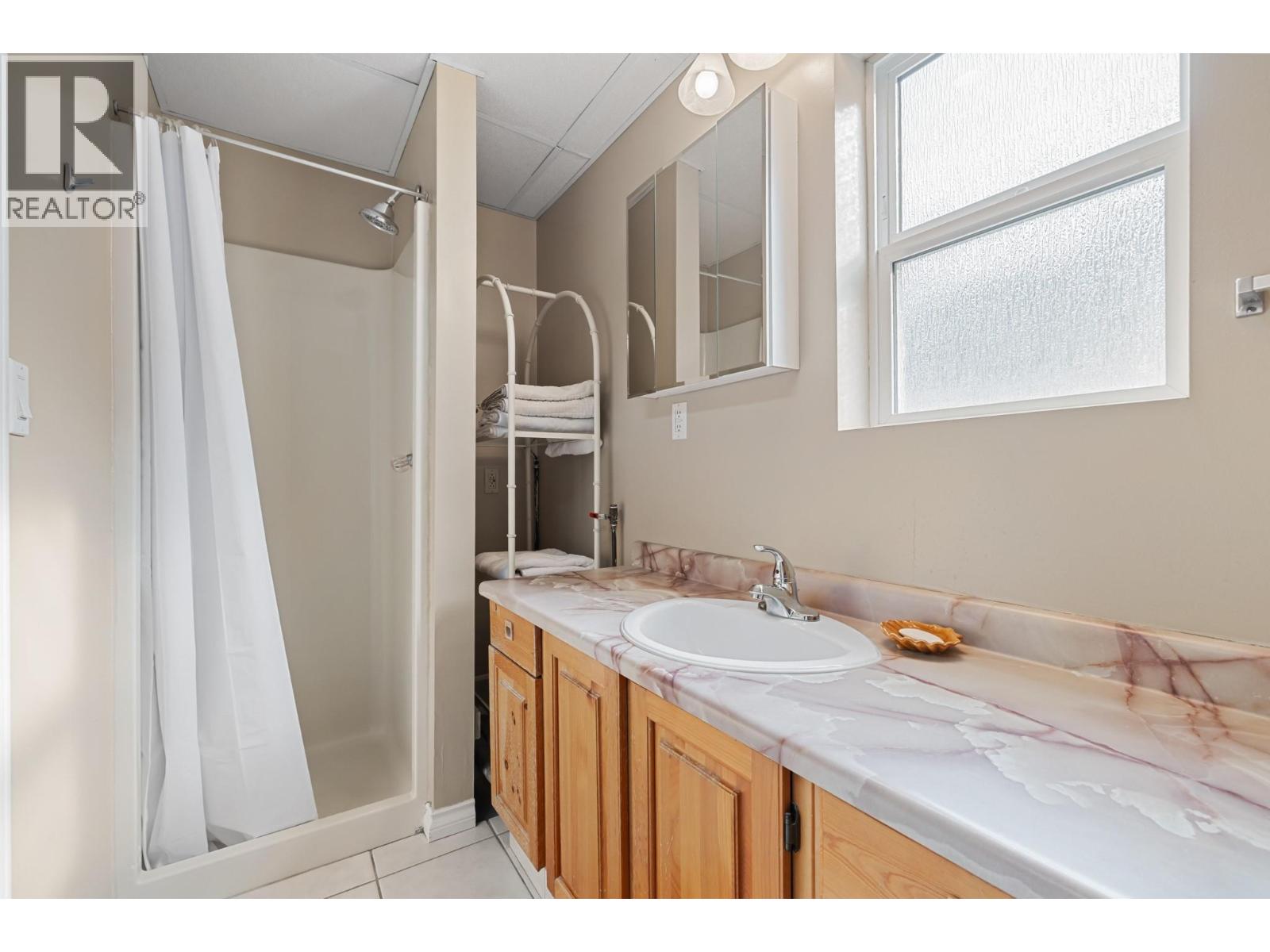 535 Curtis Road Kelowna Photo 4