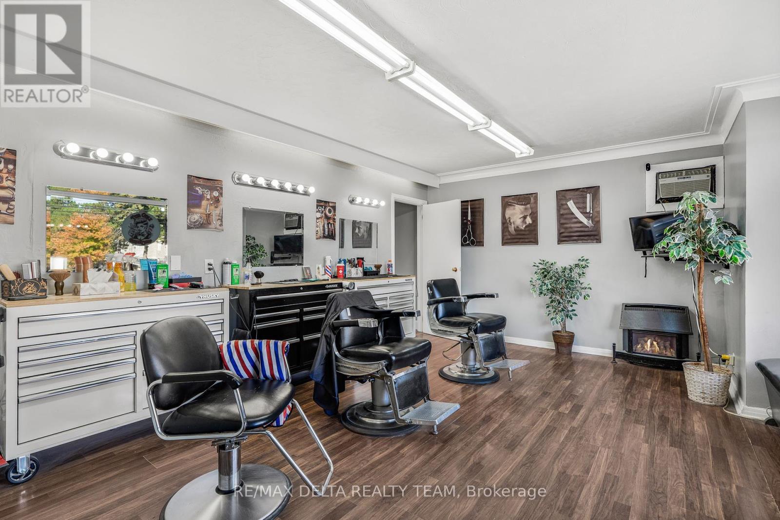 2790 St Joseph Boulevard, Ottawa, Ontario  K1C 1G5 - Photo 4 - X12398647