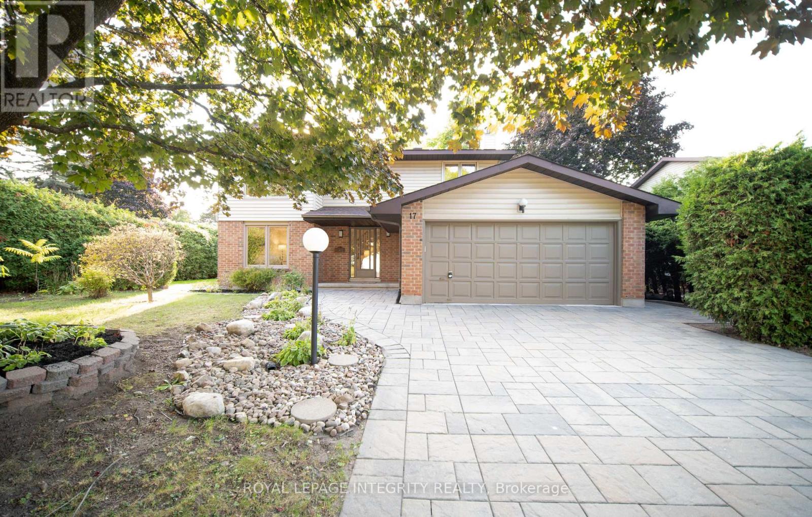 17 MCCLURE CRESCENT, Ottawa, Ontario