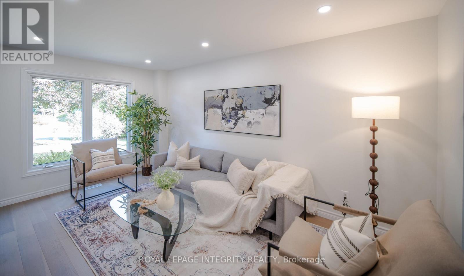 17 Mcclure Crescent, Ottawa, Ontario  K2L 2H1 - Photo 5 - X12398648