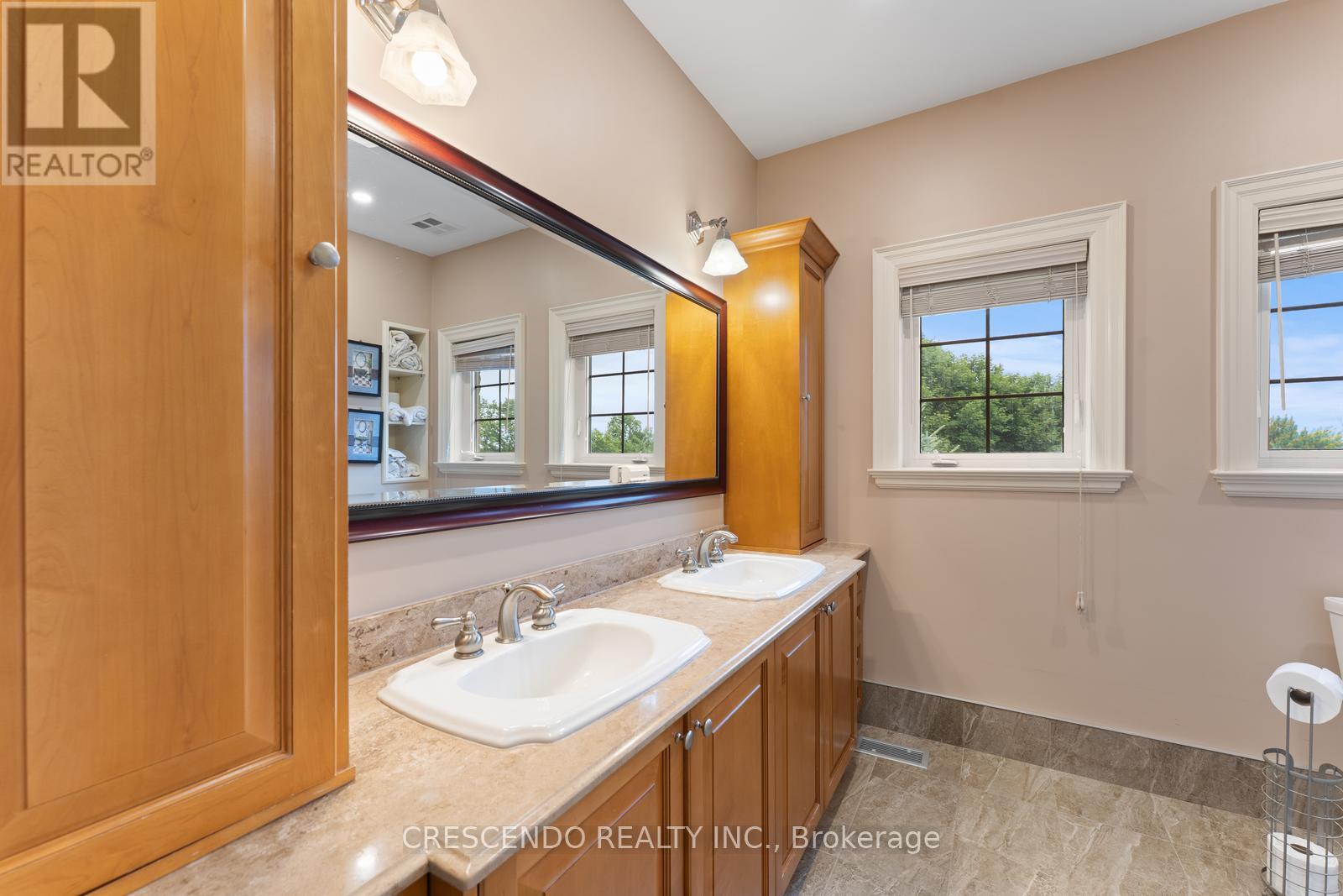 2 Prince Adam Court, King, Ontario  L7B 1M1 - Photo 25 - N12398564