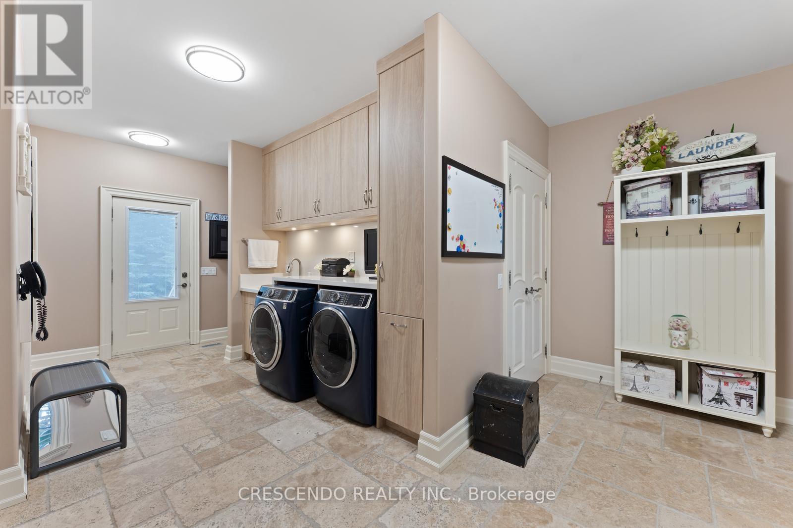 2 Prince Adam Court, King, Ontario  L7B 1M1 - Photo 28 - N12398564