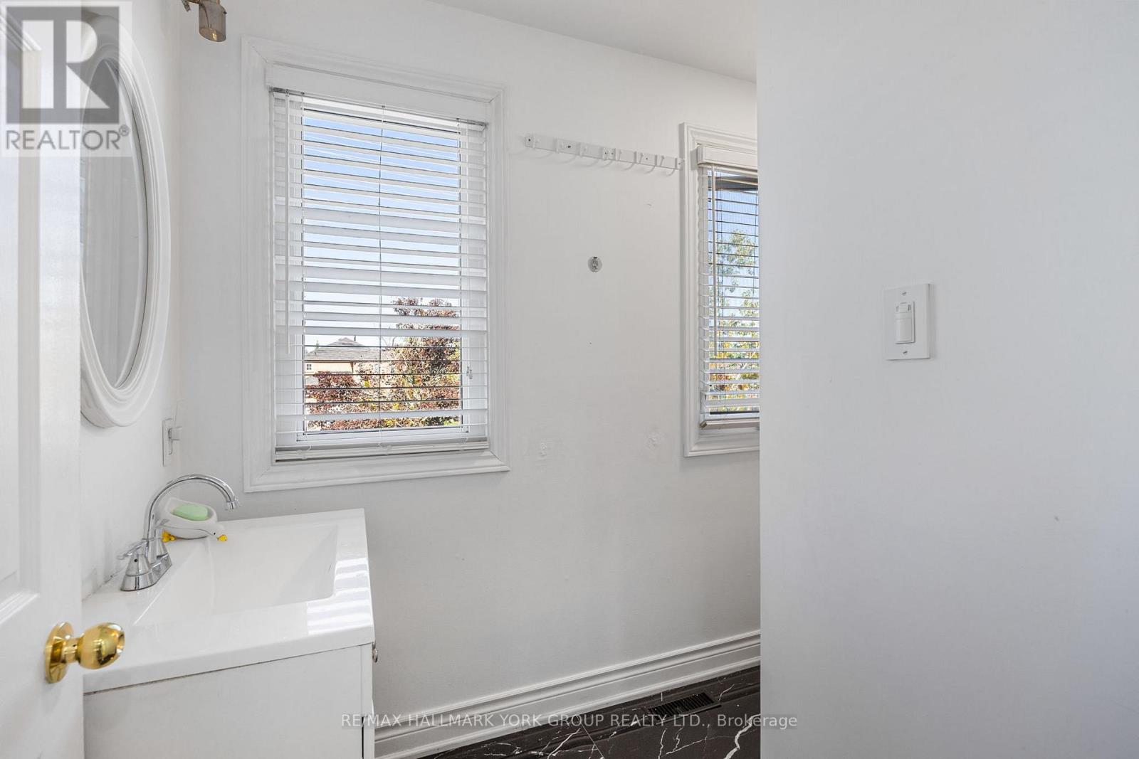 392 Anne Street N, Barrie (West Bayfield), Ontario  L4N 7A4 - Photo 25 - S12398579