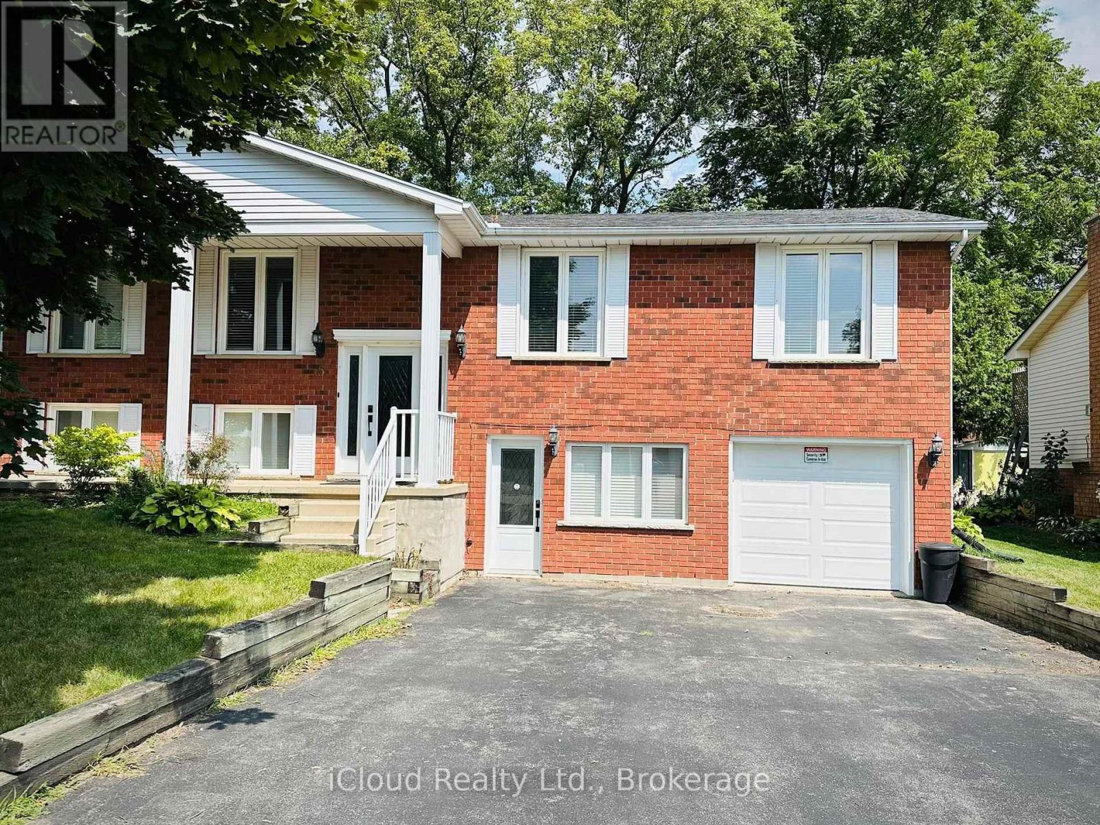 Upper - 5 Ilona Court, Brantford, Ontario  N3R 7N1 - Photo 1 - X12391777