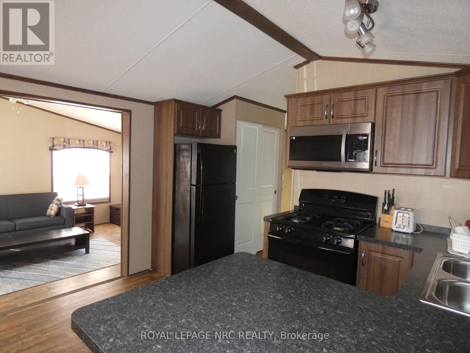 110 - 1501 Line 8 Road, Niagara-On-The-Lake, Ontario  L0S 1J0 - Photo 8 - X12398608