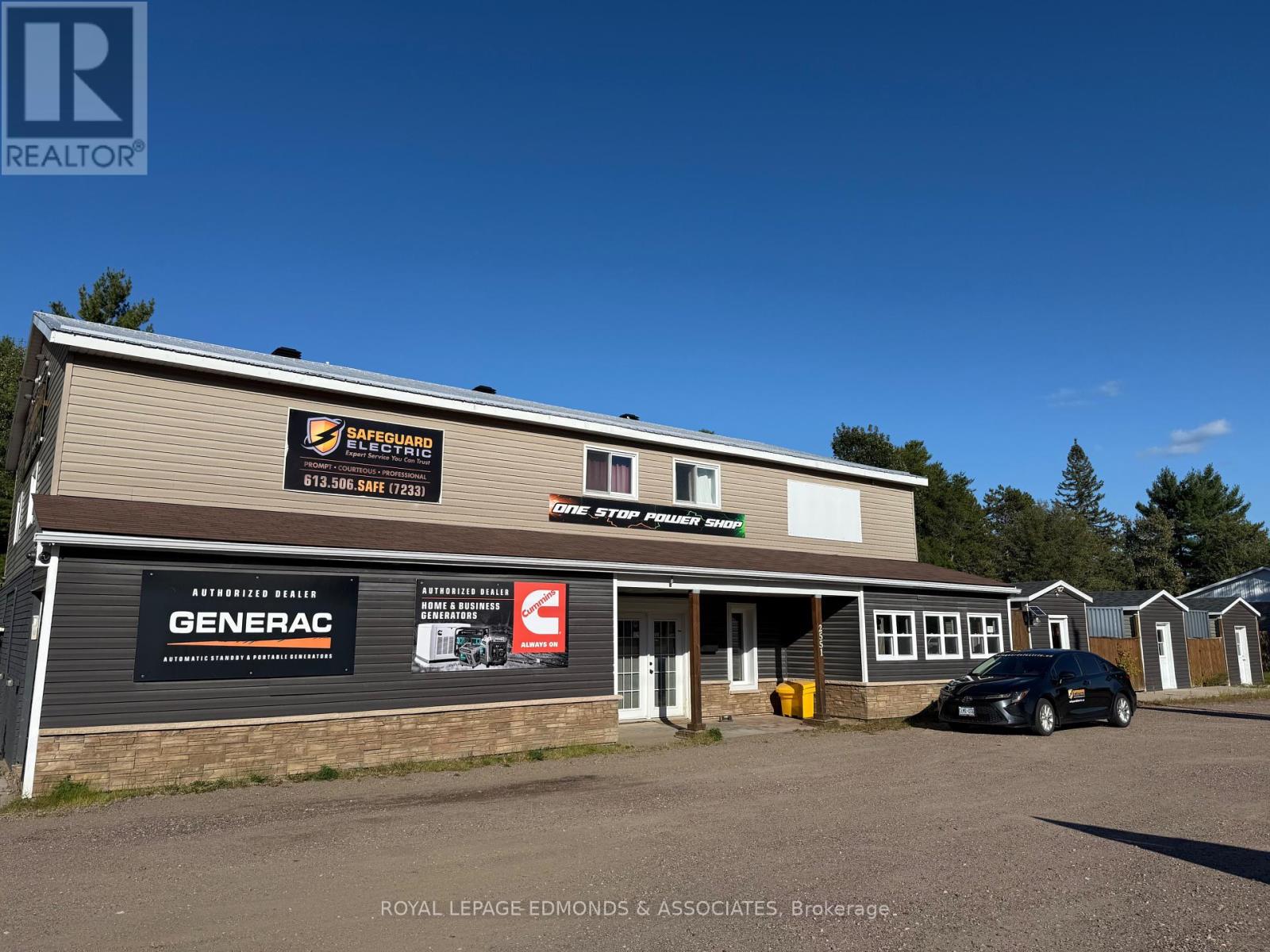 2551 PETAWAWA BOULEVARD, Petawawa, Ontario