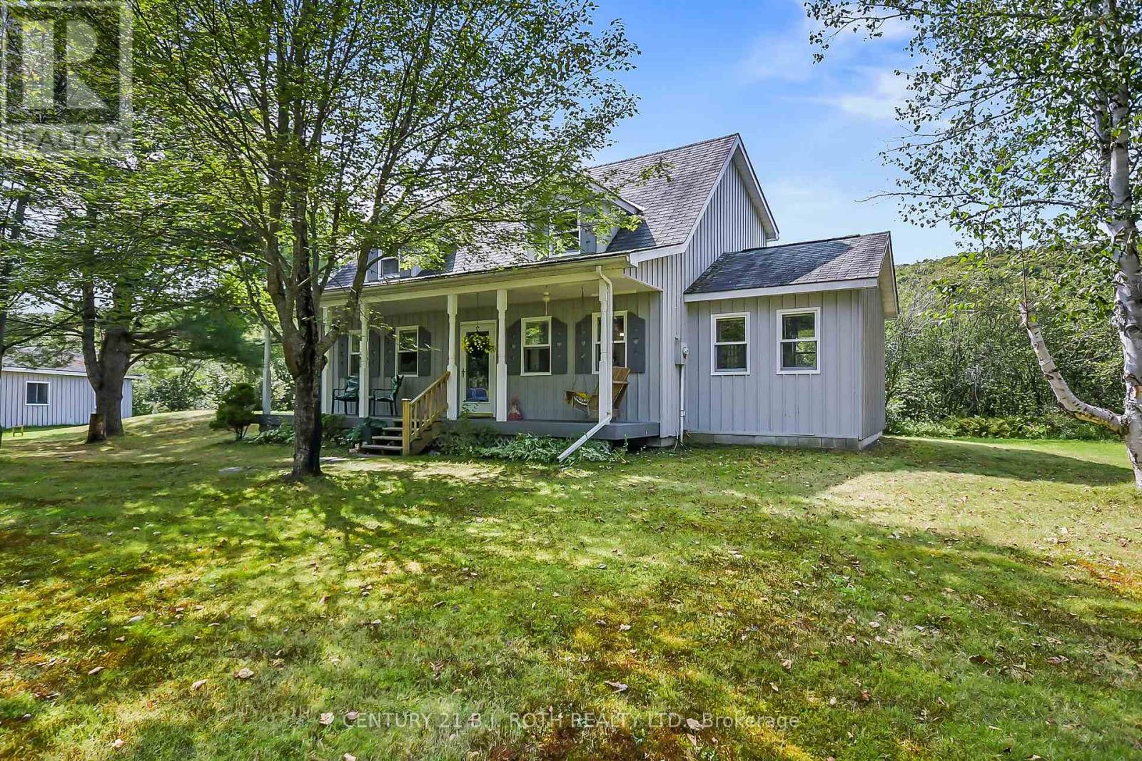 1048 Old North Road N, Huntsville, Ontario  P1H 2J4 - Photo 1 - X12398548