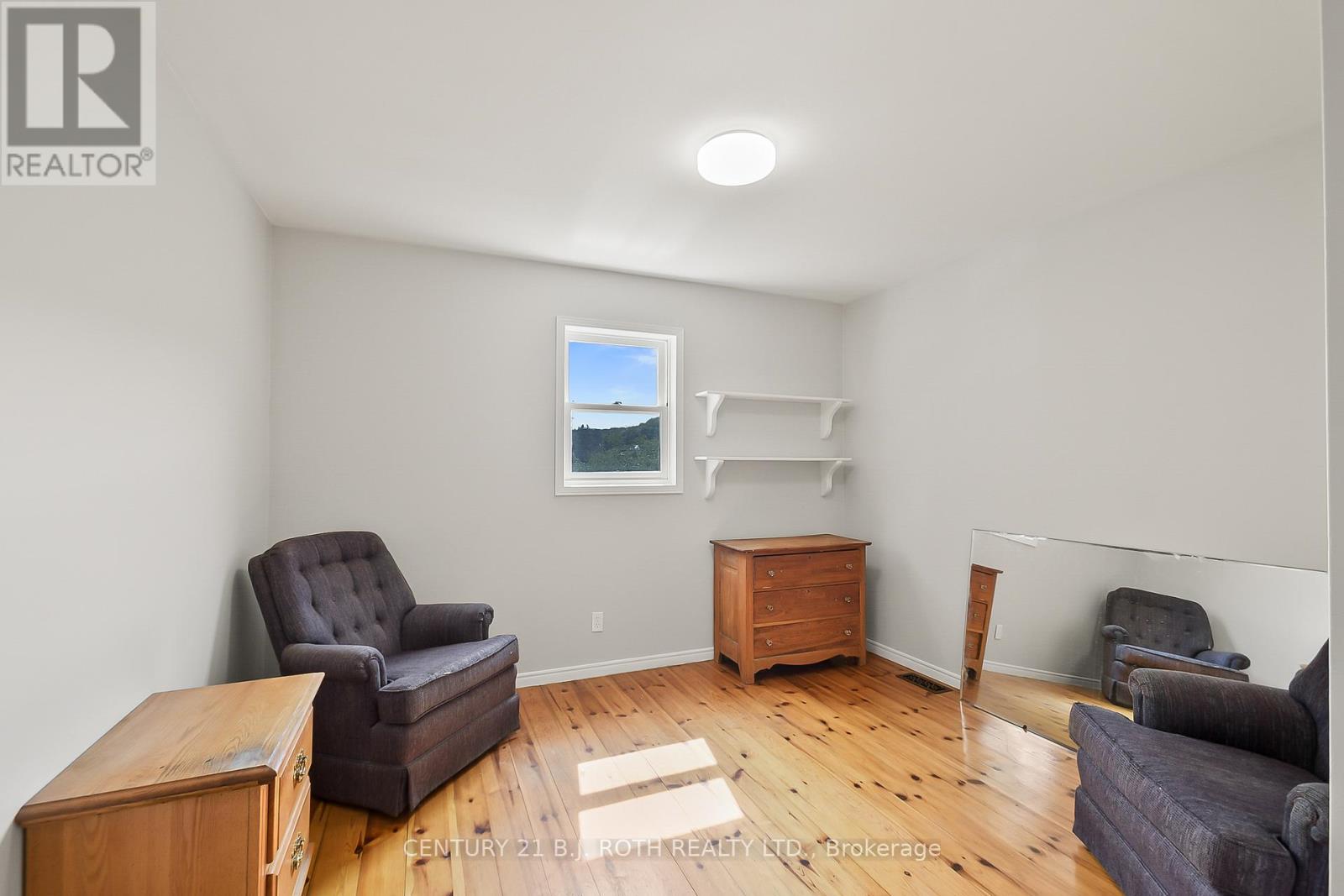 1048 Old North Road N, Huntsville, Ontario  P1H 2J4 - Photo 10 - X12398548