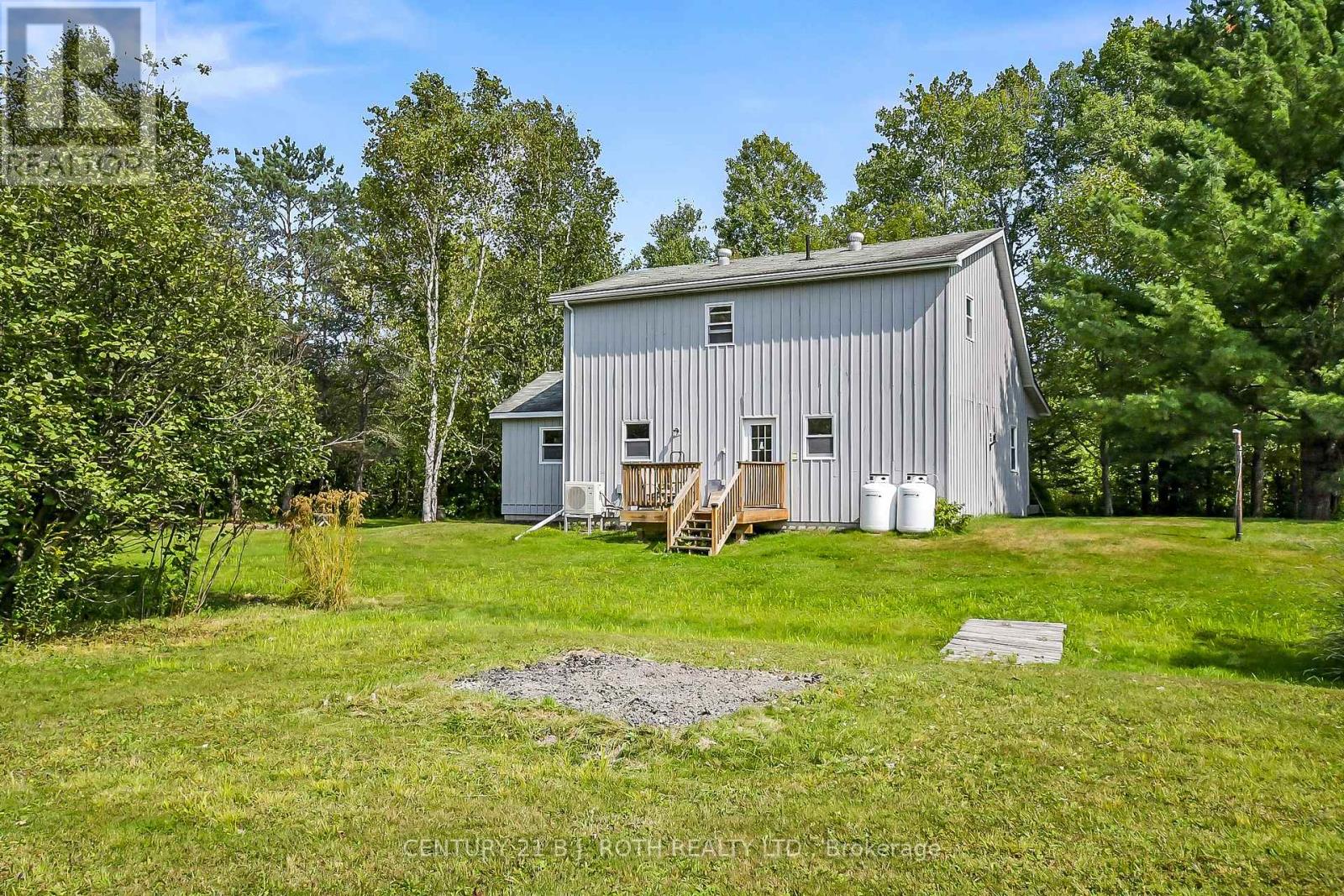 1048 Old North Road N, Huntsville, Ontario  P1H 2J4 - Photo 12 - X12398548