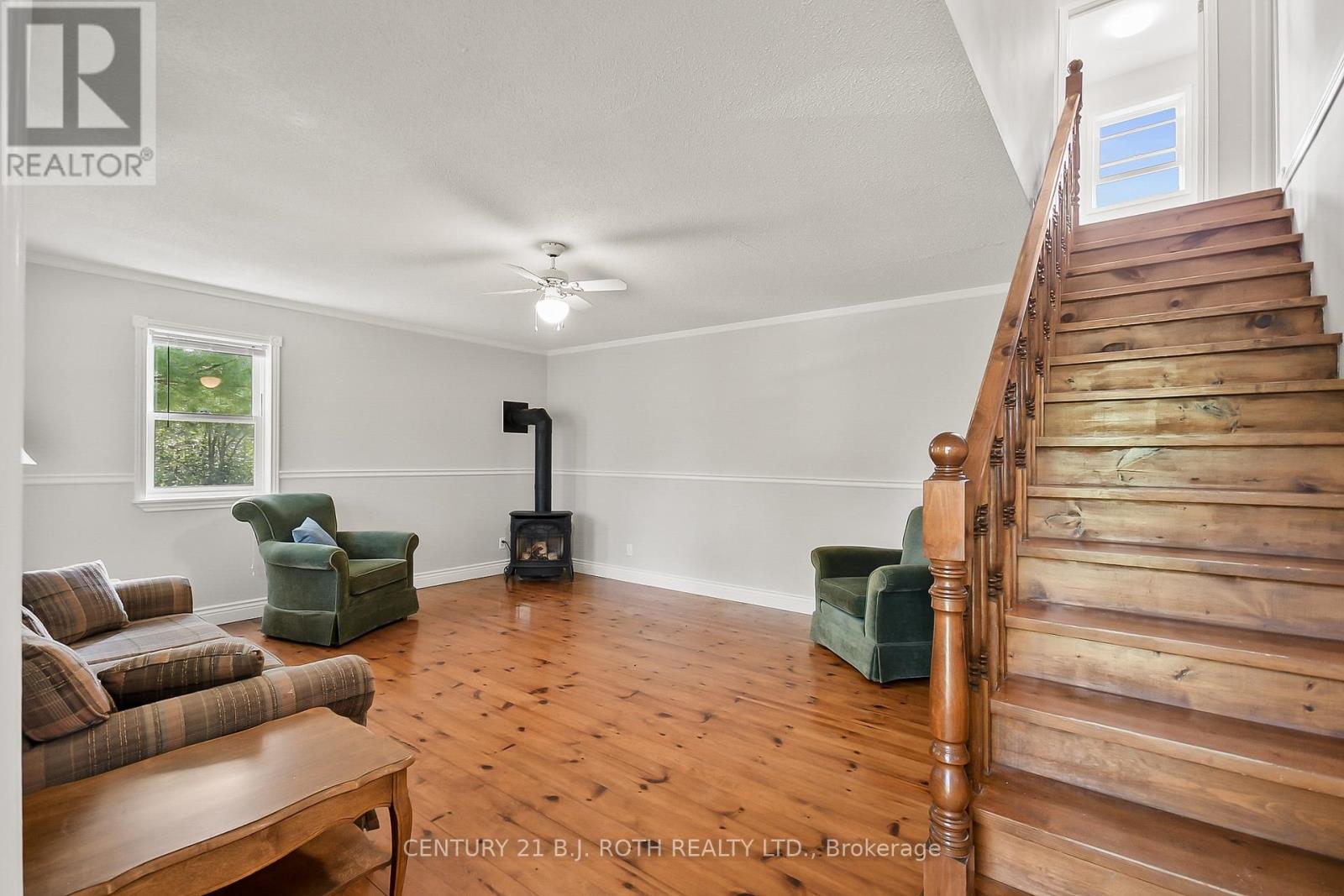 1048 Old North Road N, Huntsville, Ontario  P1H 2J4 - Photo 3 - X12398548