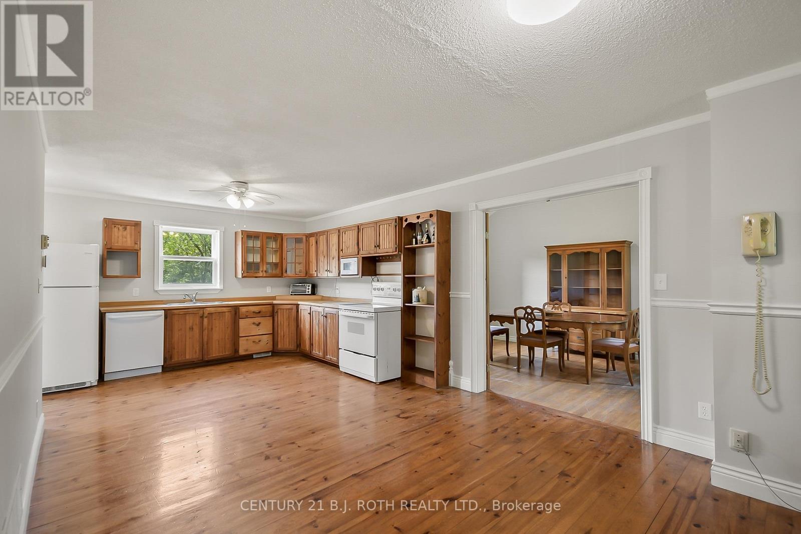 1048 Old North Road N, Huntsville, Ontario  P1H 2J4 - Photo 5 - X12398548