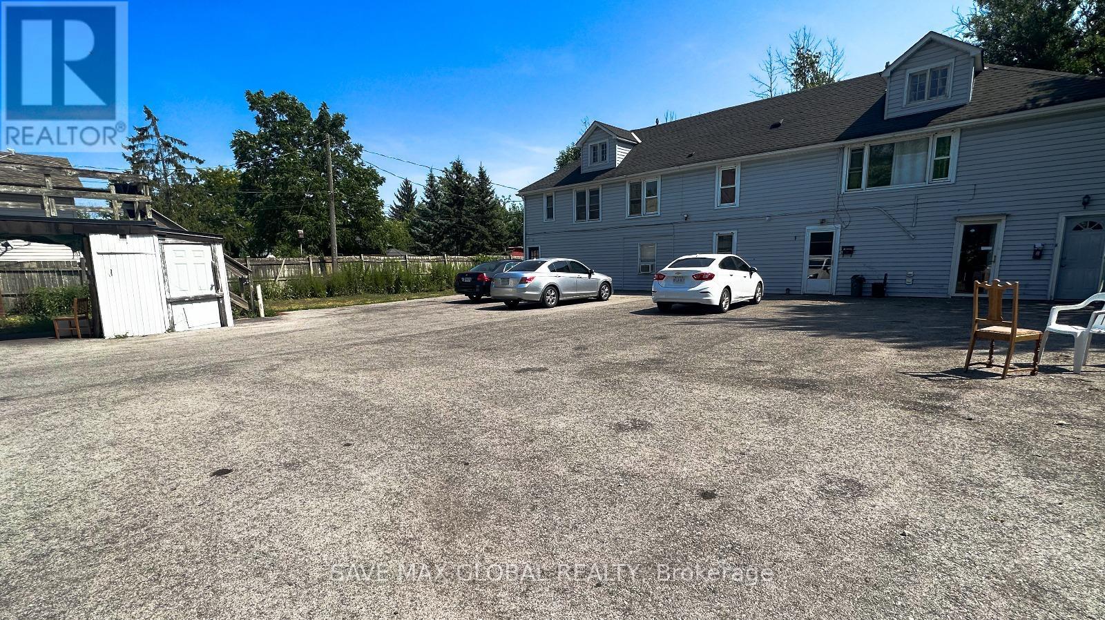 258 Henrietta Street, Fort Erie, Ontario  L2A 2K7 - Photo 5 - X12398555