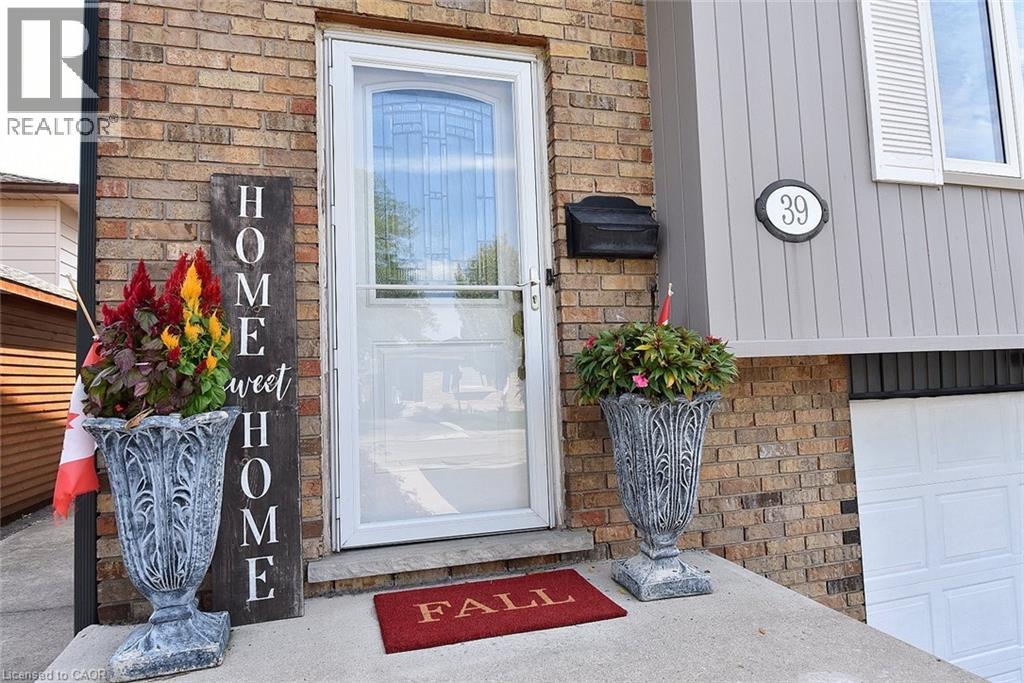 39 Markson Crescent, Hamilton, Ontario  L8T 4W3 - Photo 4 - 40769051