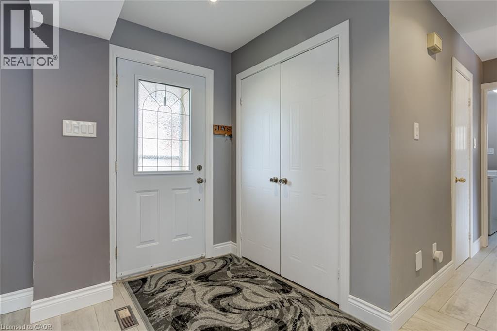 2055 Hunters Wood Drive, Burlington, Ontario  L7M 2T9 - Photo 5 - 40768902