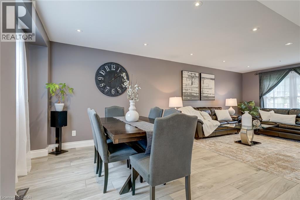 2055 Hunters Wood Drive, Burlington, Ontario  L7M 2T9 - Photo 9 - 40768902