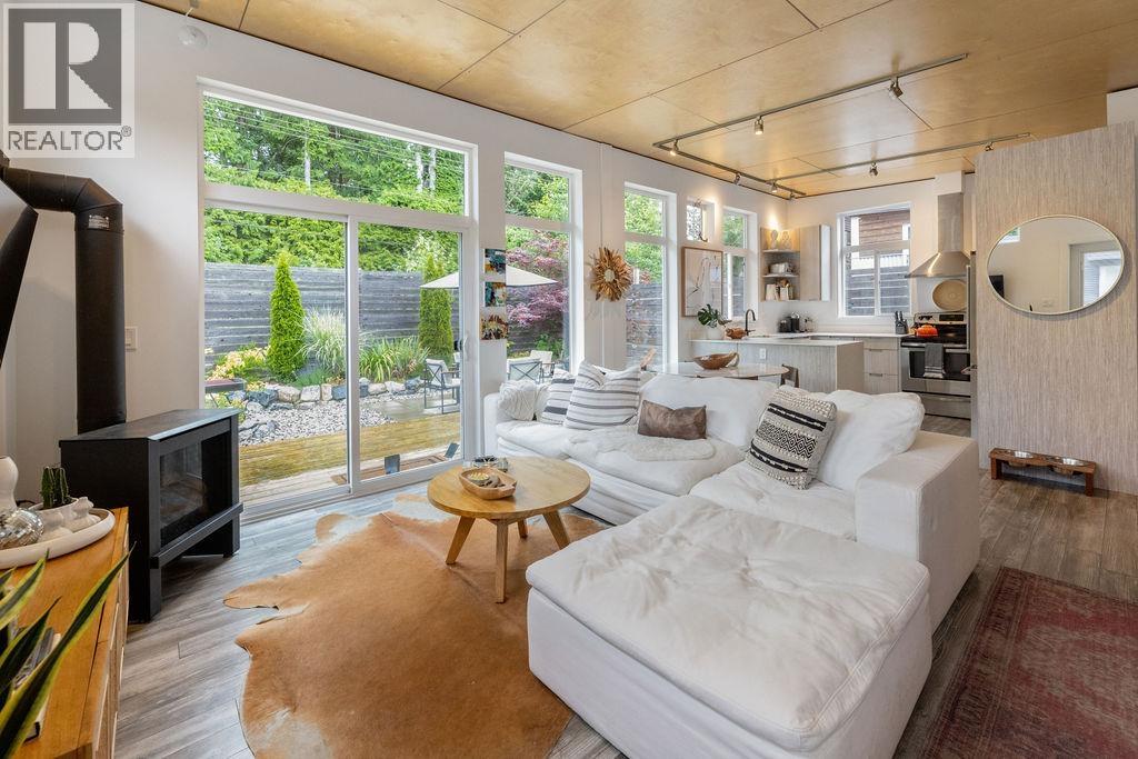 890 TROWER LANE, Gibsons, British Columbia