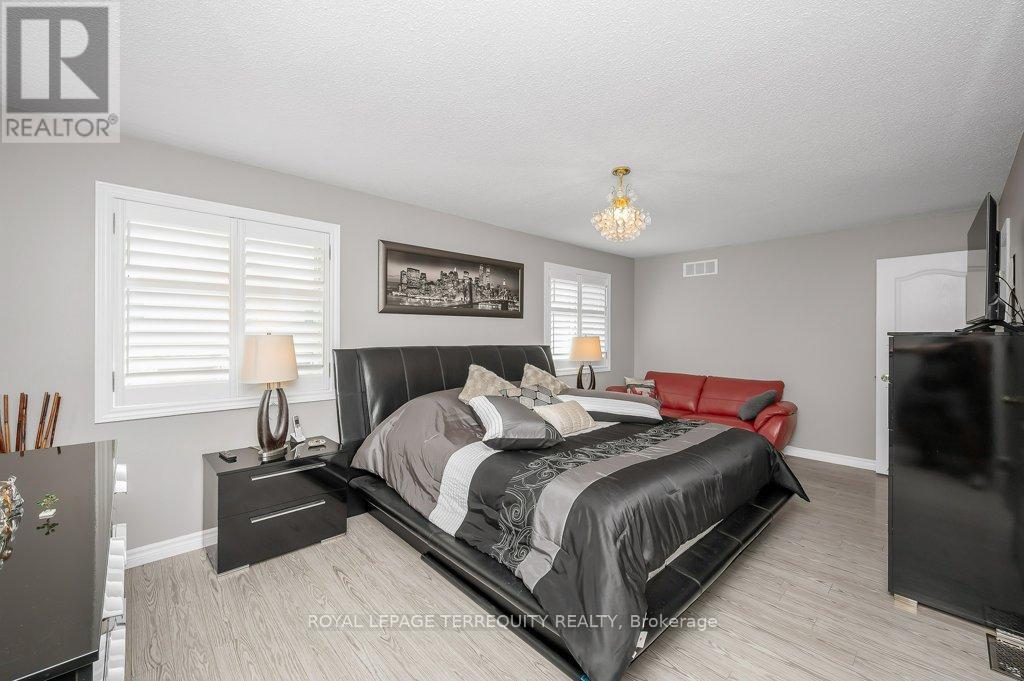 15 Armour Crescent, Hamilton, Ontario  L9K 1S1 - Photo 15 - X12398494