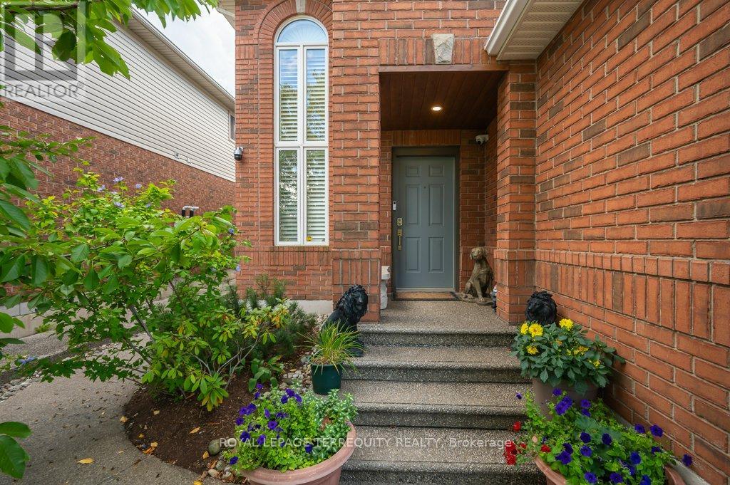 15 Armour Crescent, Hamilton, Ontario  L9K 1S1 - Photo 3 - X12398494