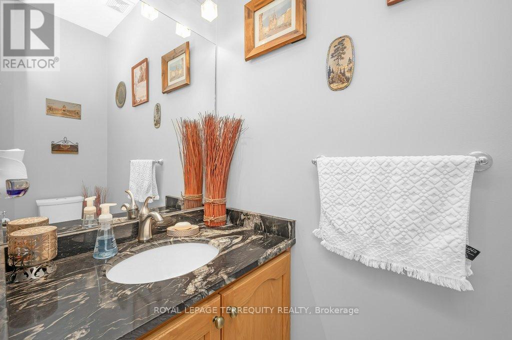 15 Armour Crescent, Hamilton, Ontario  L9K 1S1 - Photo 13 - X12398494